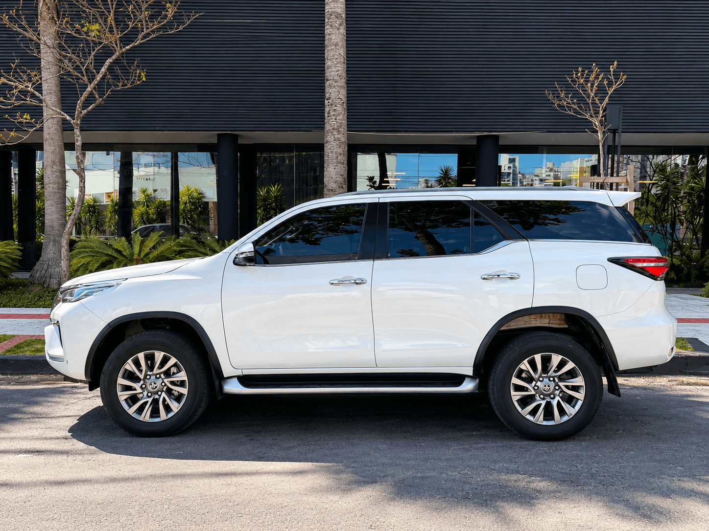 Toyota SW4 SRX 4x4 Diesel 7Lugares - Imagem 3
